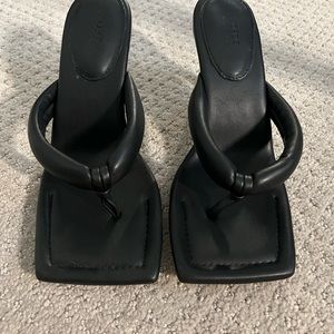 Trendy ASOS Flip Flop Heeled Sandals SZ 8